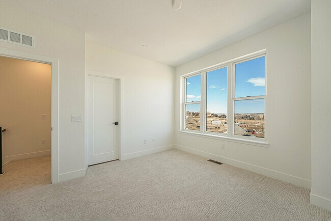 Building Photo - 2663 Nicholas Wy