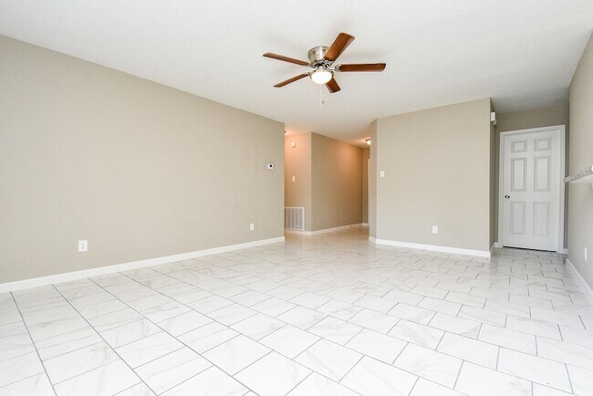 Building Photo - 7818 Summer Pl Dr