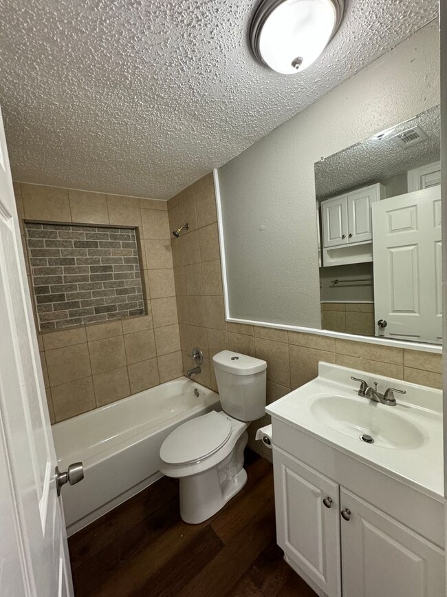 Building Photo - 5633 Highland Ave