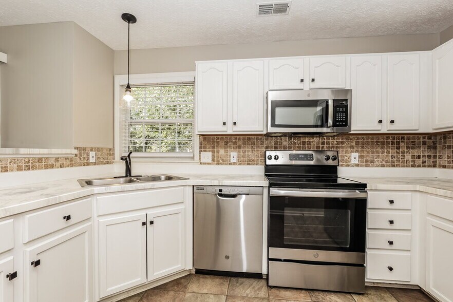 Building Photo - 6713 Ascot Dr