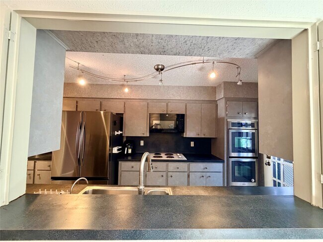 Building Photo - 4503 Medinah Pl