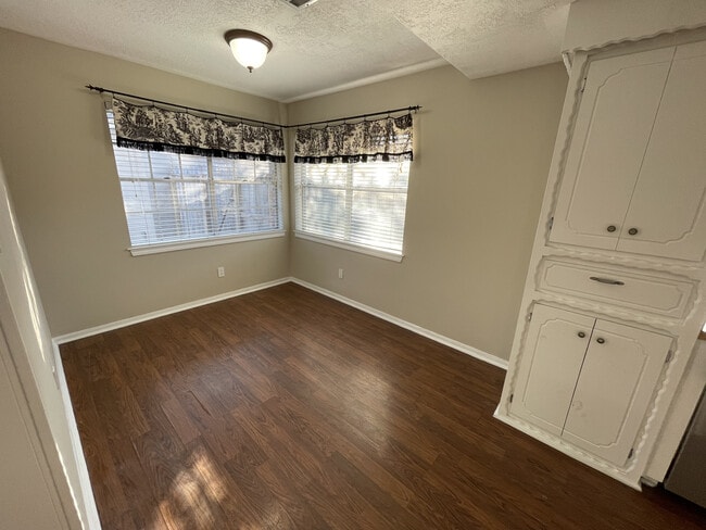 Building Photo - 9015 Eldora Dr