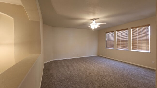 Building Photo - New Renovation* Prestigious Spacious 4 Bedroom