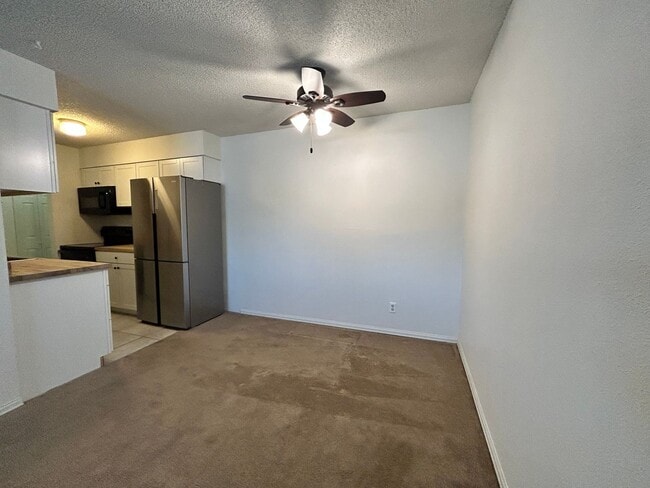 Building Photo - 140 E Highline Cir
