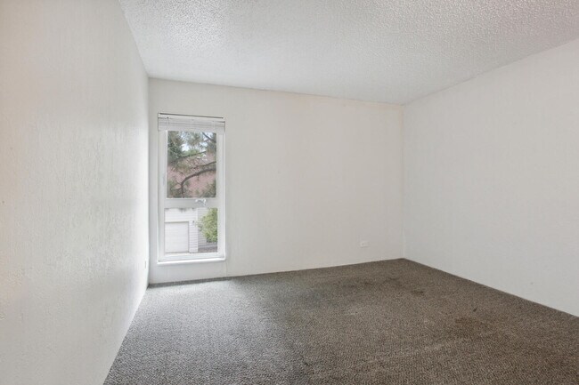 Building Photo - Lakeridge Terrace Apartments