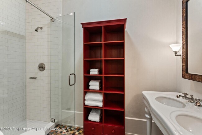 Building Photo - 304 S Garmisch St