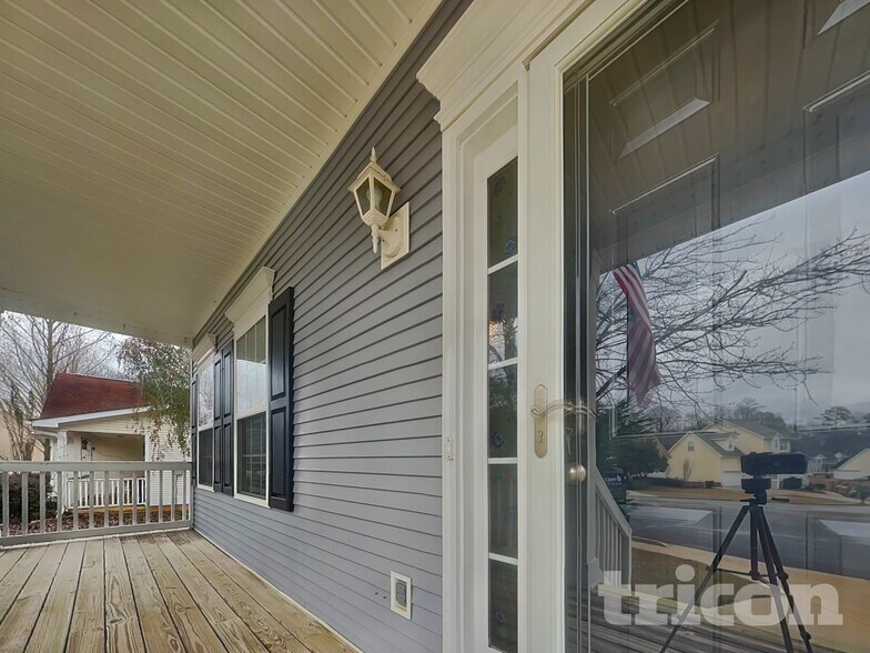 Building Photo - 37 Roxbury Ln