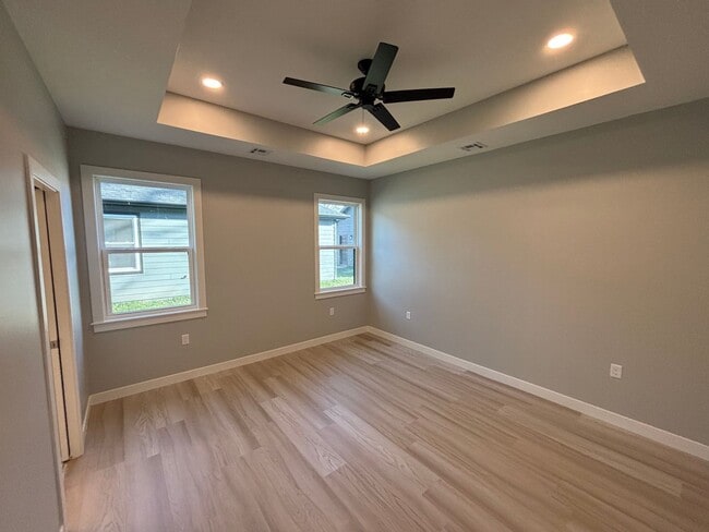 Building Photo - Stunning New Build in Central Manhattan! Available NOW!