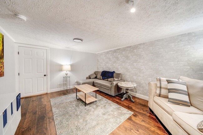 Building Photo - 964 Charleston Way Dr