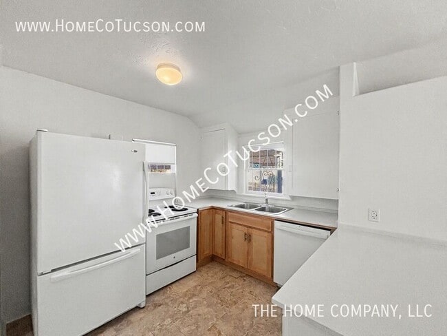 Building Photo - 713 N Erin Ave