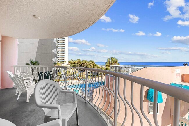 Building Photo - 202 70th Ave N