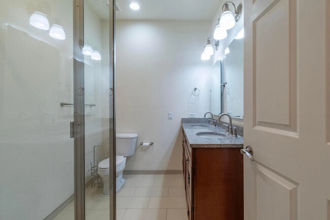 Building Photo - 1761 W Augusta Blvd