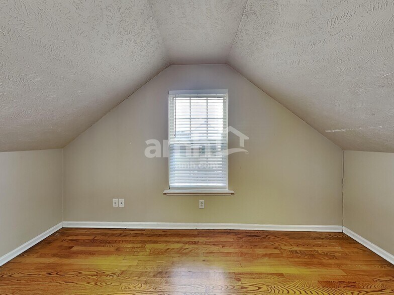 Building Photo - 403 Wooded Valley Ct