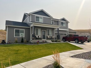 Building Photo - 4 Bed/2.5 Bath Newly Built Single Family Home in Mountain View Meadows W/ Big attached Garage!