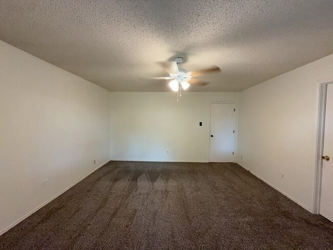 Building Photo - 6415 Elm Springs Dr
