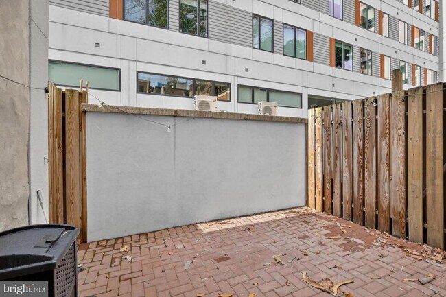 Building Photo - 130 Elfreth's Alley
