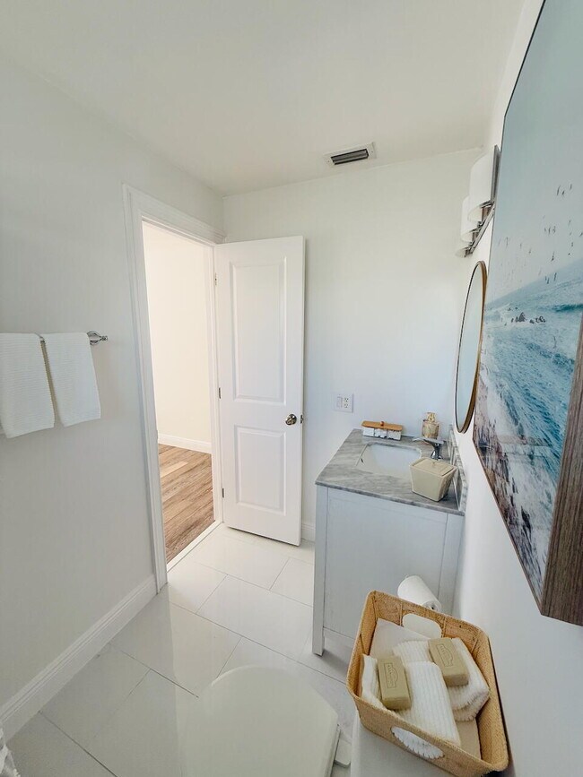 Building Photo - 311 N Swinton Ave