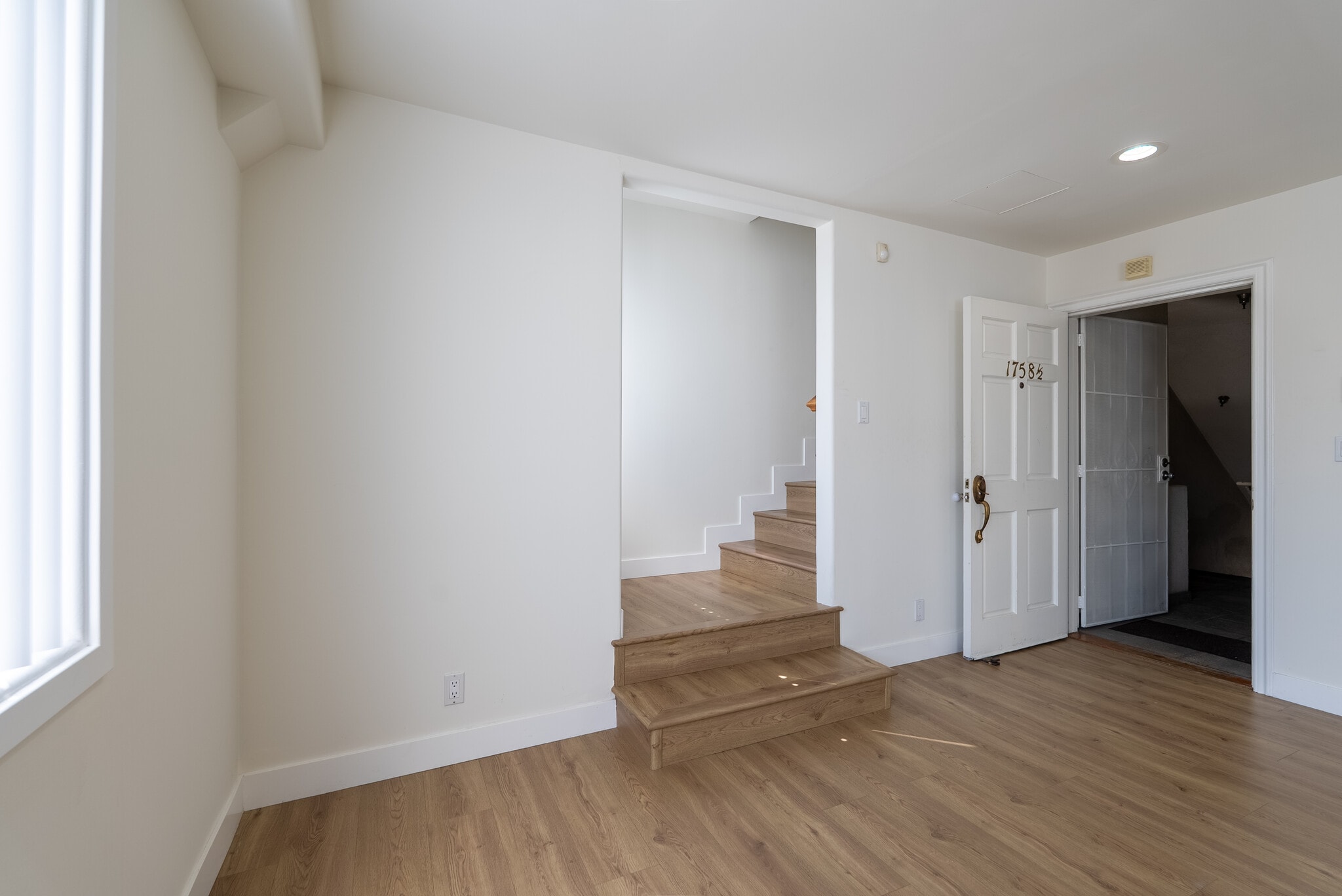 Building Photo - 1758 N Alexandria Ave