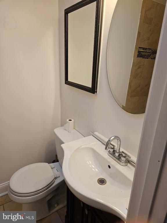 Building Photo - 803 Jeannette Ave