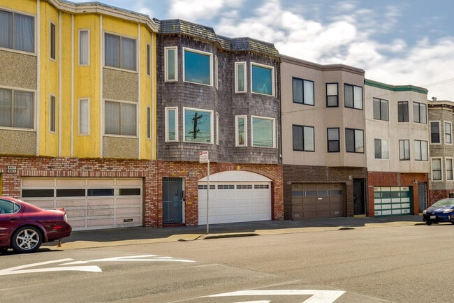 Building Photo - 4631-4633-4633 Irving St