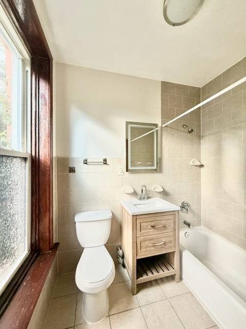 Building Photo - 136 St James Pl