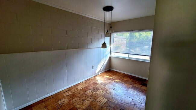 Building Photo - 1700 Carlisle Ave