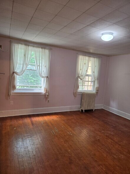 Building Photo - 74 E Greenwood Ave