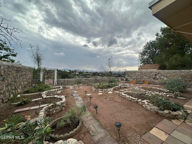 Building Photo - 724 Espada Dr