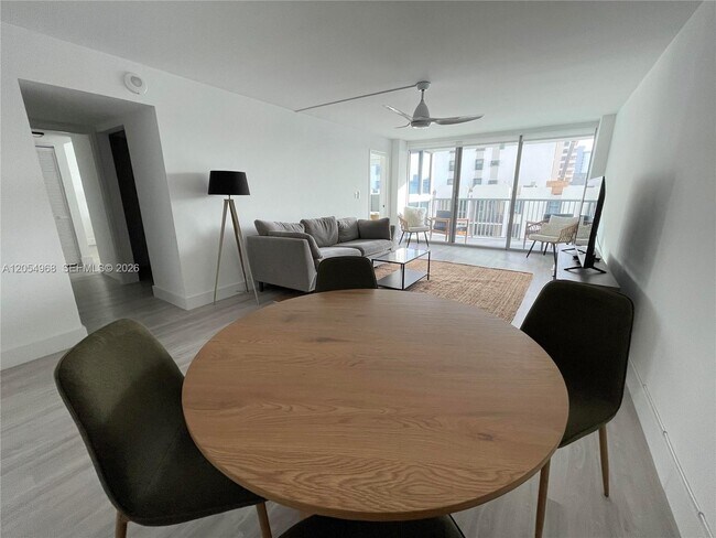 Building Photo - 2655 Collins Ave