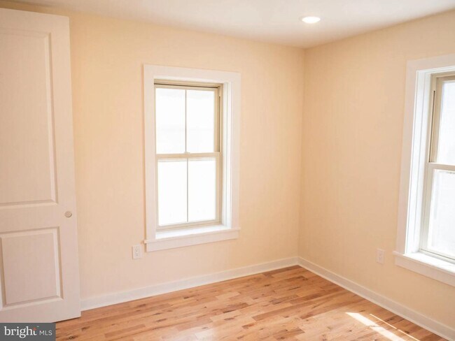 Building Photo - 1732 W Girard Ave