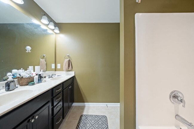 Building Photo - 3bed/2.5 bath Townhouse Near NCCU & Southpoint Mall!