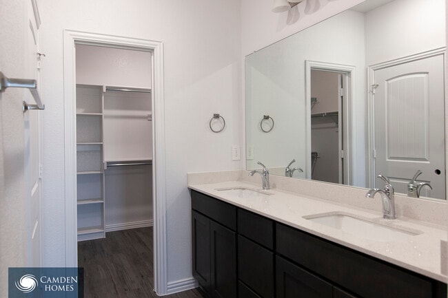 Building Photo - 10014 Spice Ln