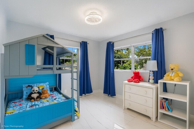 Building Photo - 4971 SW 7th Ct