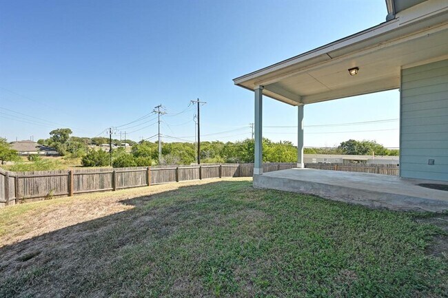 Building Photo - 741 Twisted Oaks Ln