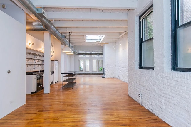 Building Photo - RAVENSWOOD - BEAUTIFUL AND LARGE LOFT FOR ...