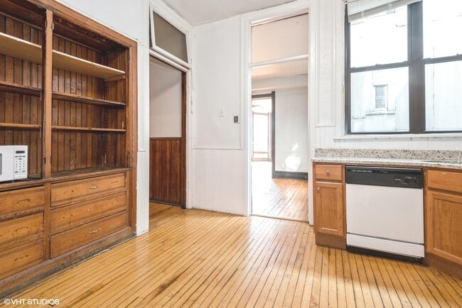 Building Photo - 2150 N Halsted St