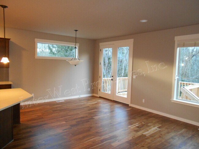 Building Photo - 3+ BED 2.5BA TIGARD HOME WITH DEN, SOAKER ...