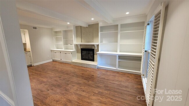 Building Photo - 9424 Whitethorn Dr