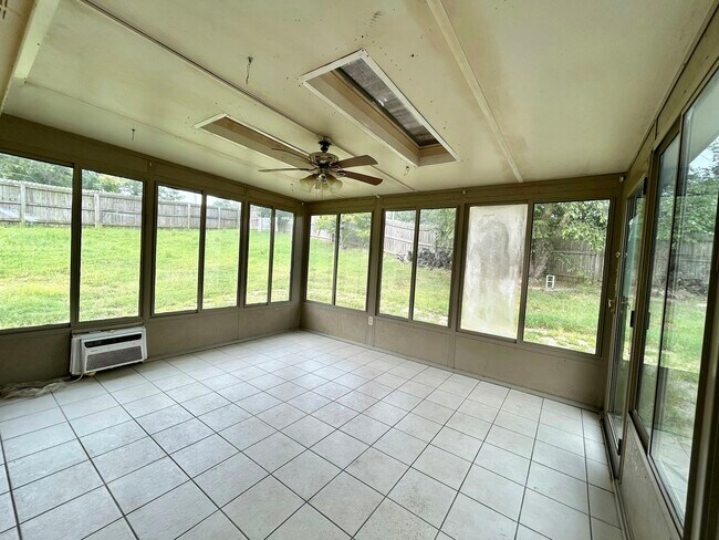 Building Photo - 1117 Dove Hollow Cir W