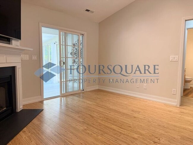 Building Photo - Spacious Ranch-Style Smart Home with Bonus Room, Sunroom , Electricity Included ! - & 2-Car Garag...