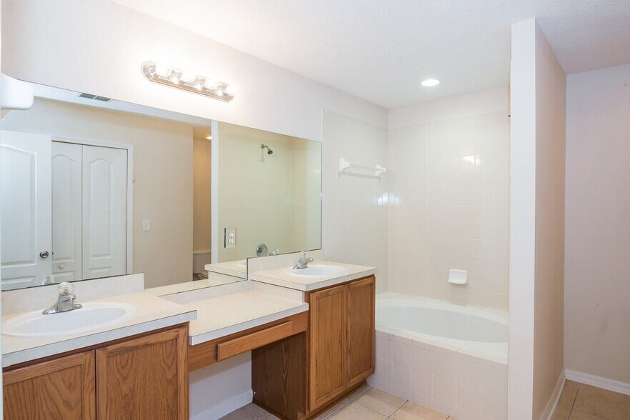 Building Photo - 11040 Apple Blossom Trail W