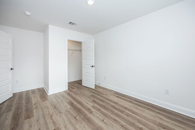 Building Photo - 3711 Olivia Dr