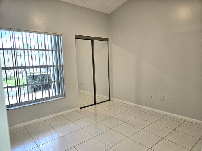 Building Photo - 5912 NW 93rd Terrace