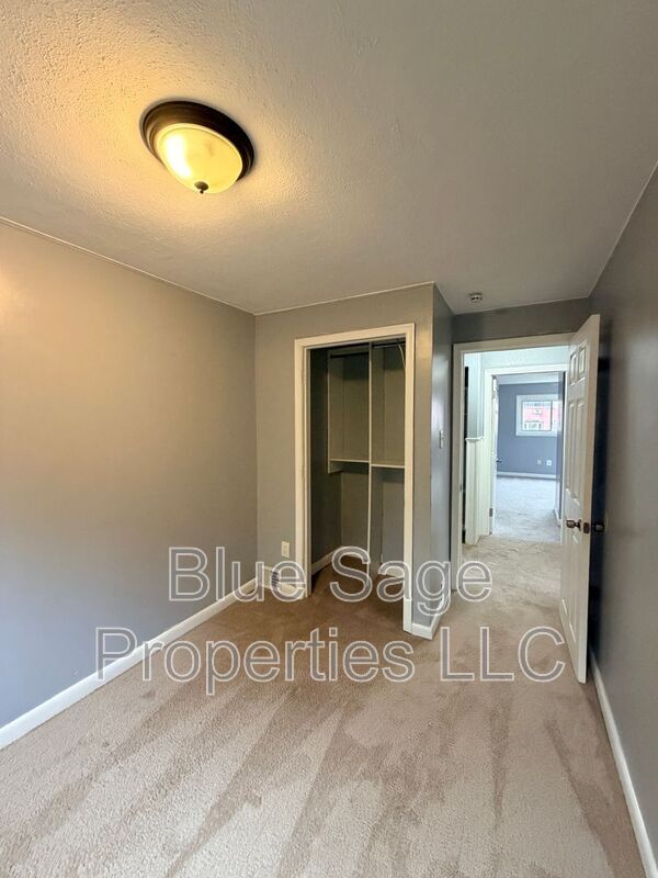 Building Photo - 2118 Valleyview Dr