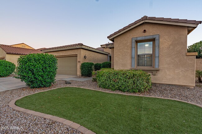 Building Photo - 453 W Lantana Pl