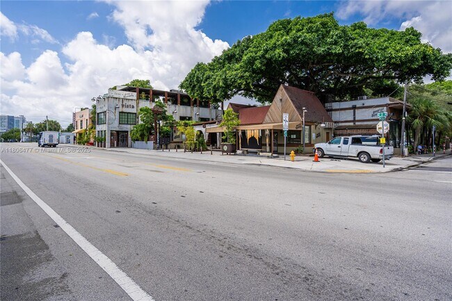 Building Photo - 315 NW 50th St