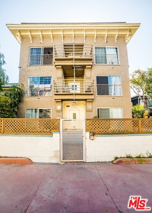 Building Photo - 26 Breeze Ave