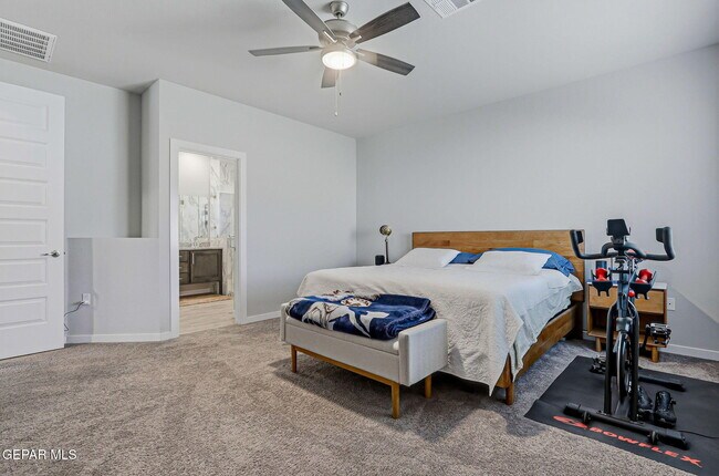 Building Photo - 51049 Fox Trl Ave