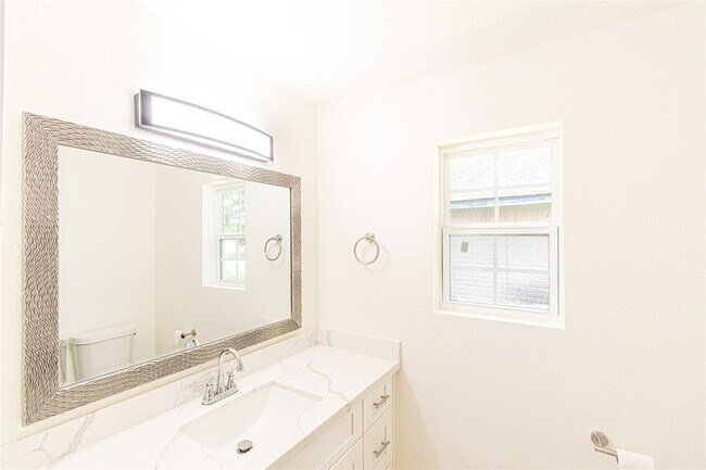 Building Photo - 13619 Elm Ct