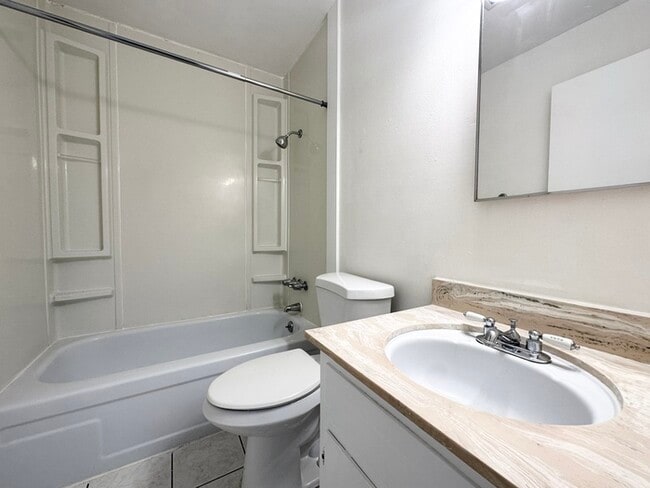 Building Photo - Charming 2-Bedroom Condo in Rancho Cordova!